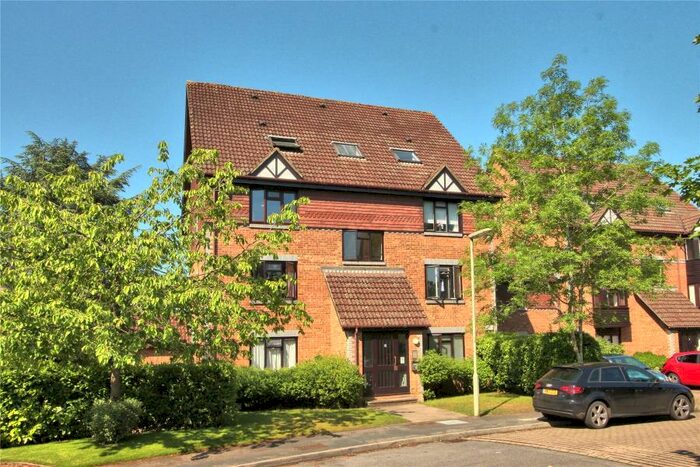 Apartment To Rent In Woking, GU22