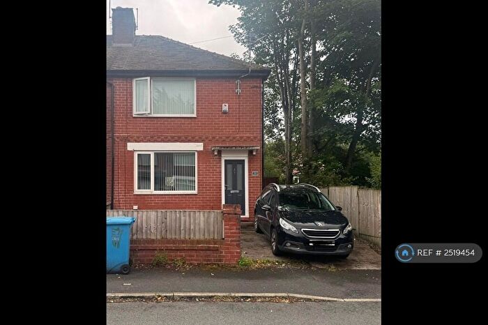 3 Bedroom Semi-Detached House To Rent In Deepdale Drive, Swinton, M27