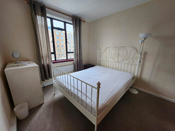 2 Bedroom Flat To Rent In Bed Flat/St. John Street, London, EC1R