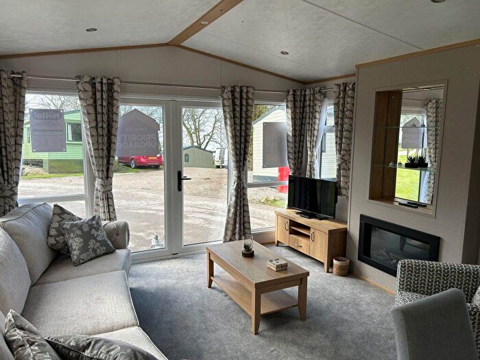 2 Bedroom Park Home For Sale In Newhaven Holiday Park, SK17