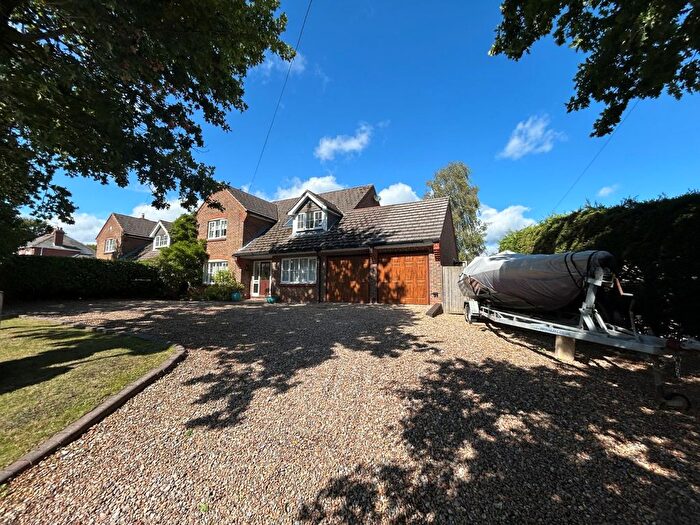 4 Bedroom Detached House To Rent In Segensworth Road, Fareham, Hampshire, PO15