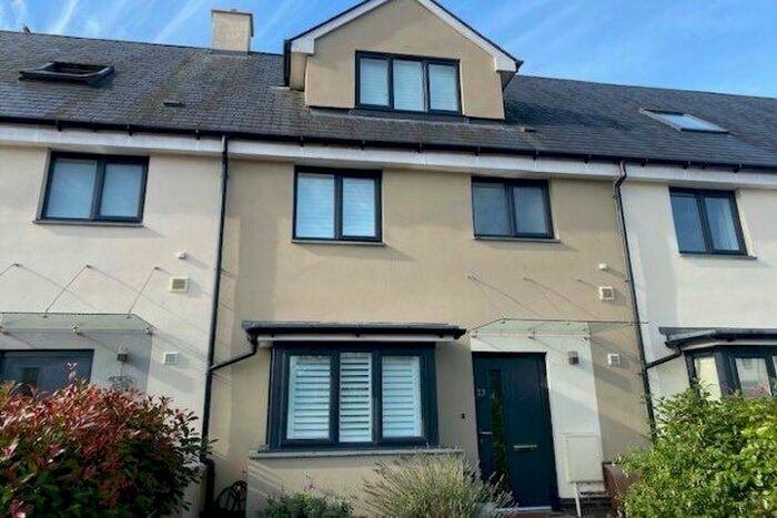 4 Bedroom Town House To Rent In Kings Square, Taunton, TA1