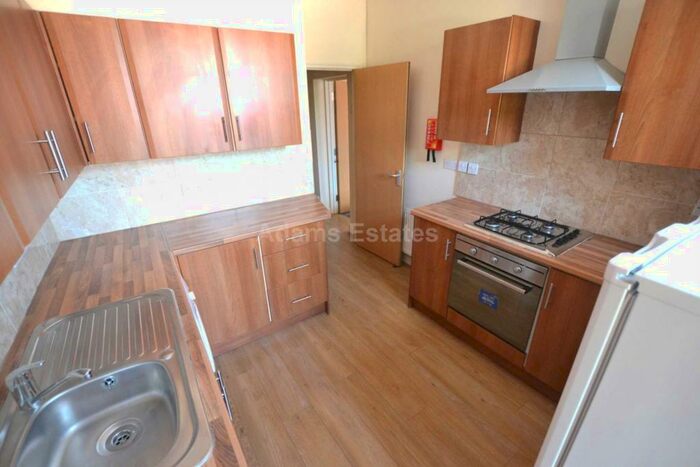 4 Bedroom Flat To Rent In Wokingham Road, Reading, Berkshire, RG6