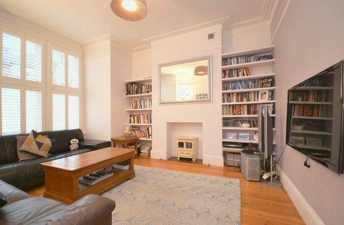 2 Bedroom Flat To Rent In Dagnan Road, London, SW12