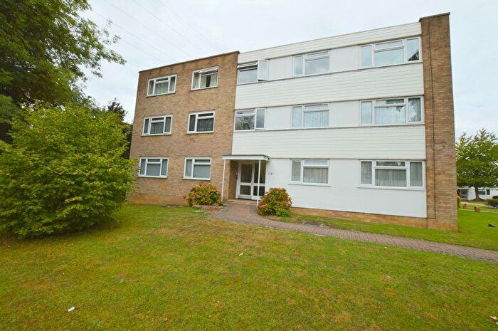 2 Bedroom Apartment To Rent In Lonsdale Close, Hatch End, HA5