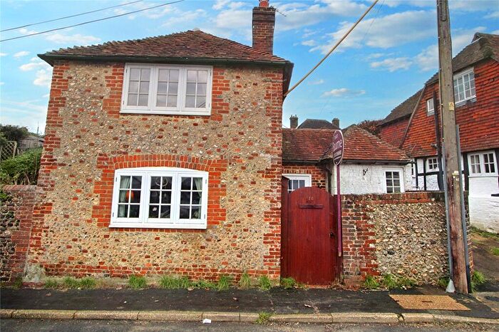 3 Bedroom Detached House To Rent In Sussex Road, Petersfield, Hampshire, GU31