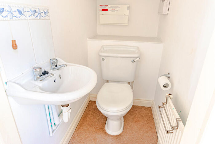 2 Bedroom Link Detached House For Sale In Redhouse Lane, Chapel Allerto, LS7