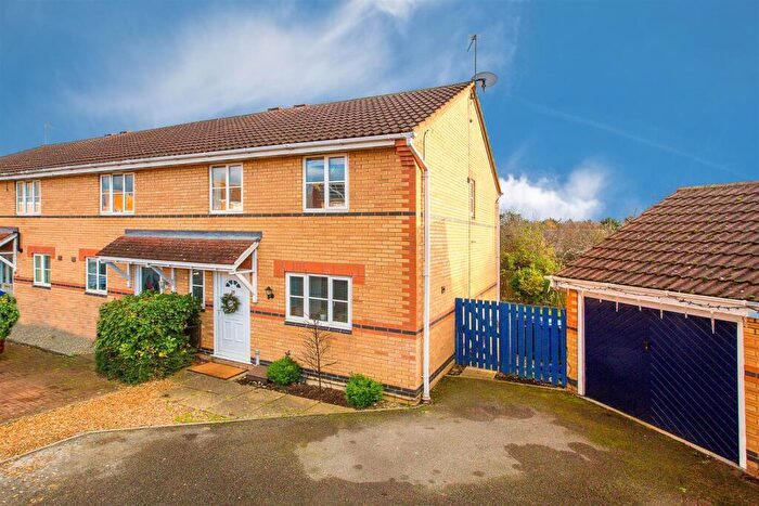 3 Bedroom End Of Terrace House To Rent In Redgrave Close, Kettering, NN15