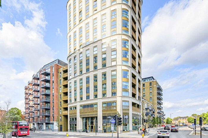 3 Bedroom Flat To Rent In Brook Street, Kingston Upon Thames, KT1