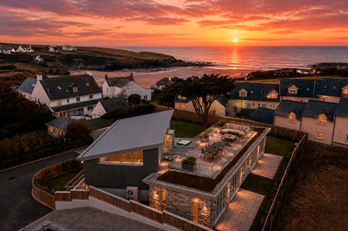 6 Bedroom Detached House For Sale In Tregothnan, Treyarnon Bay, PL28