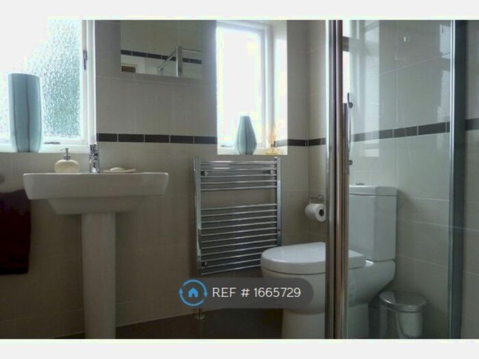 4 Bedroom Terraced House To Rent In Glenwood Gardens, Ilford, IG2