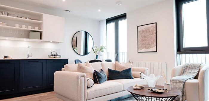 3 Bedroom Flat For Sale In Twelvetrees Park, West Ham, E16