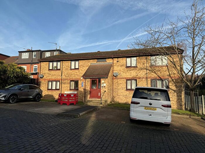1 Bedroom Flat To Rent In Hagger Court, Woodlands Road, London, E17