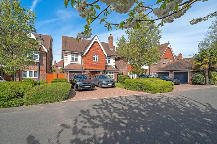 5 Bedroom Detached House For Sale In Limewood Close, Beckenham, BR3