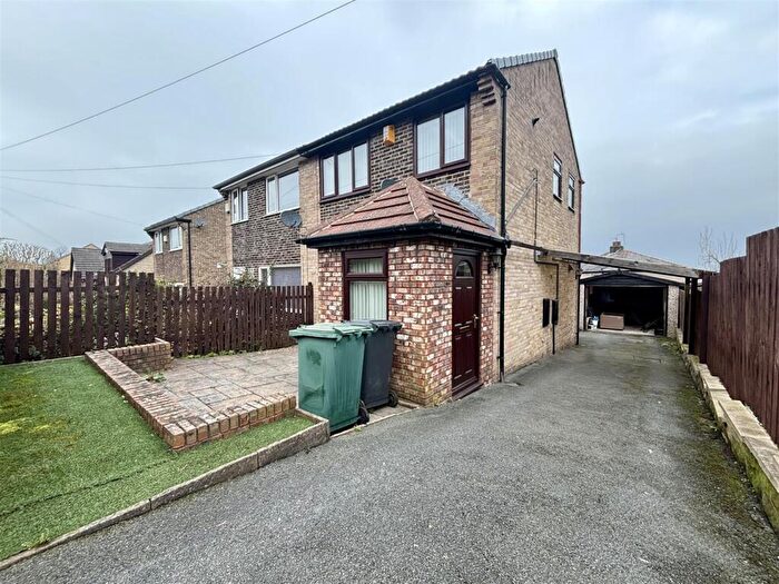 2 Bedroom Semi Detached House For Sale In Highlands Grove, Bradford, BD7