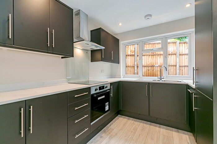 1 Bedroom Flat For Sale In Hereford Close, Guildford, GU2
