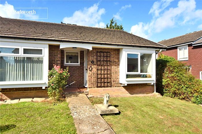 2 Bedroom Bungalow For Sale In Southwood Close, Worcester Park, KT4