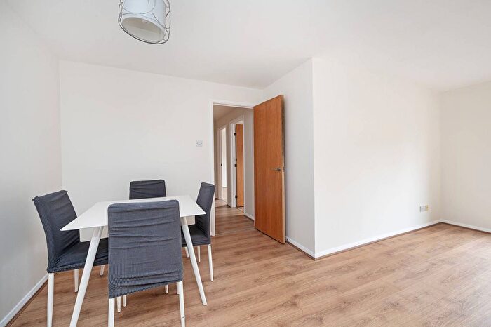 2 Bedroom Flat To Rent In Chicksand Street, Brick Lane, London, E1
