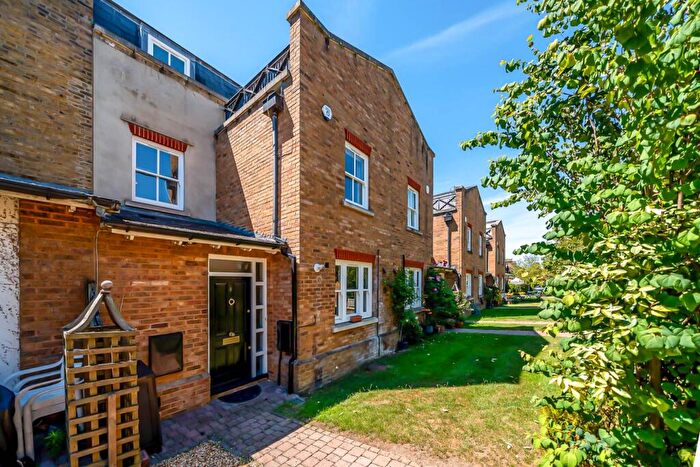 4 Bedroom Terraced House For Sale In Mitchell`s Place, Dulwich, SE21