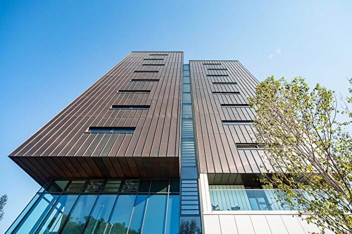 2 Bedroom Apartment To Rent In Gateway Apartments, Walthamstow, E17