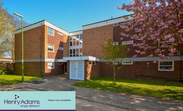 1 Bedroom Flat To Rent In Oaklands Court, Somerstown, Chichester, PO19
