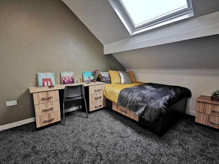 6 Bedroom Terraced House To Rent In Meadow View, Hyde Park, Leeds, LS6