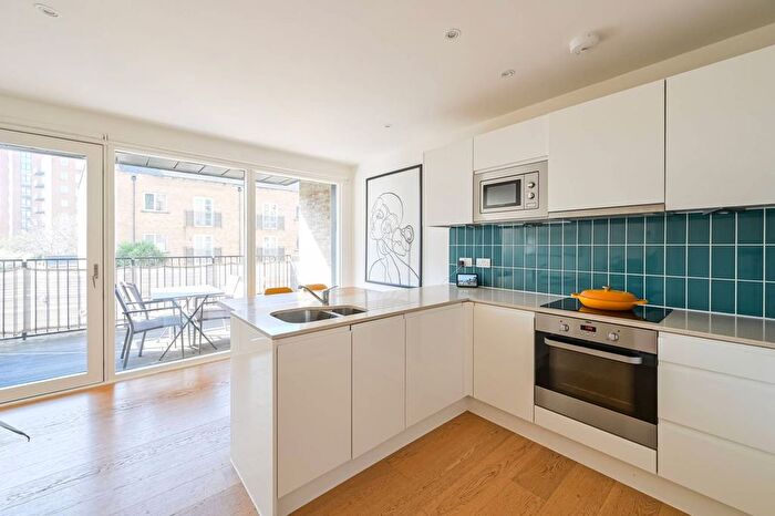 2 Bedroom Flat For Sale In Bute House, Isle Of Dogs, London, E14