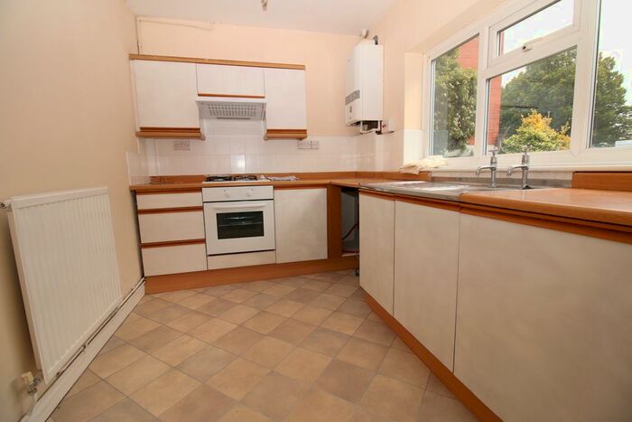 2 Bedroom Flat To Rent In Urban Road, Doncaster, South Yorkshire, DN4