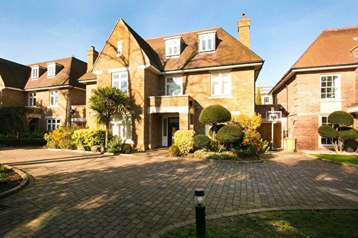 5 Bedroom Detached House To Rent In Chalmers Way, Twickenham, TW1