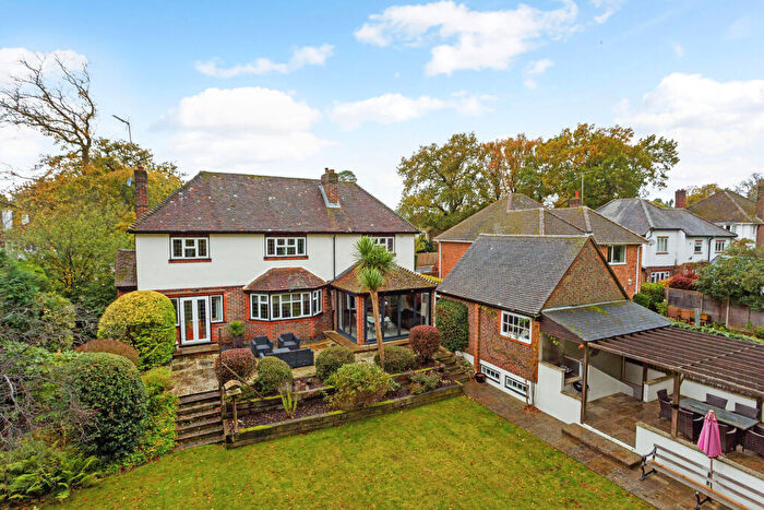 4 Bedroom Detached House For Sale In Avenue Road, Farnborough, GU14