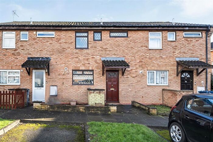 3 Bedroom Terraced House For Sale In Warrens Shawe Lane, Edgware, HA8