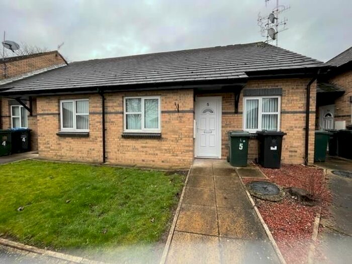 2 Bedroom Bungalow To Rent In Farm Hill Road, Idle, Bradford, BD10