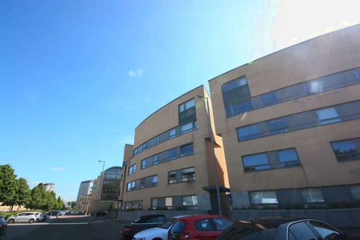 2 Bedroom Flat To Rent In Flat /, Queen Elizabeth Gardens, Glasgow, G5