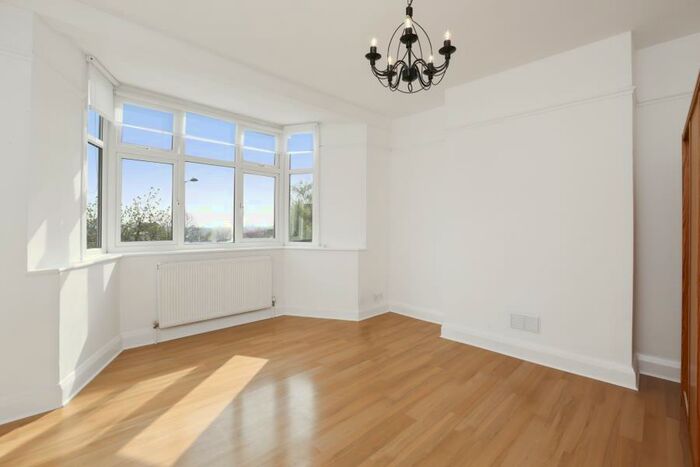 2 Bedroom Flat To Rent In Sherwood Hall, East End Road, N2