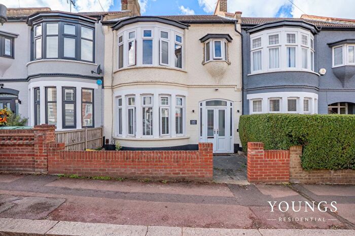 3 Bedroom Terraced House For Sale In Westbourne Grove, Westcliff-On-Sea, SS0