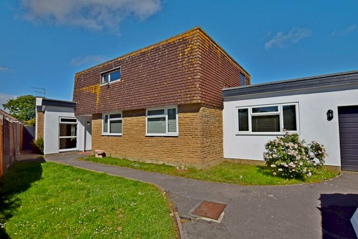 3 Bedroom Detached Bungalow To Rent In Saxon Close, Pagham, Bognor Regis, PO21