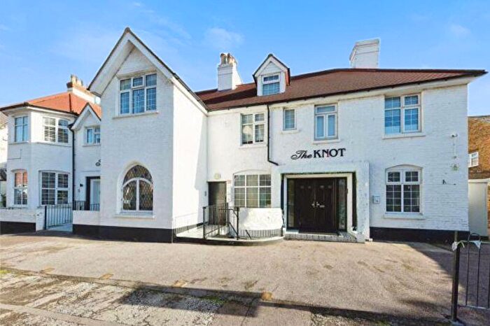 1 Bedroom Flat For Sale In Beach Road, Westgate-On-Sea, CT8