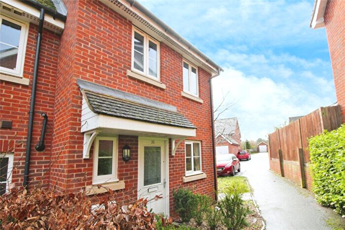 2 Bedroom House For Sale In Ducketts Mead, Reading, RG2
