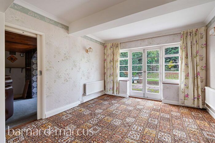 3 Bedroom Detached House For Sale In Woodlands Way, Ashtead, KT21