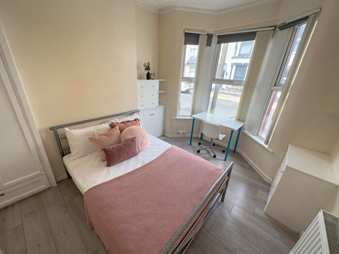 4 Bedroom Terraced House To Rent In Ridley Road, L6