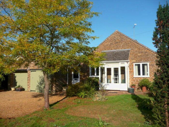 2 Bedroom Bungalow To Rent In Bell Lane, Byfield, Northants, NN11