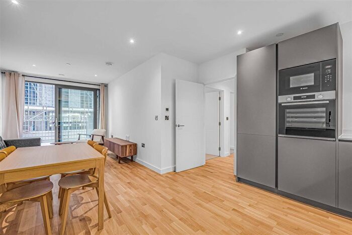 2 Bedroom Flat To Rent In York Road, Battersea, SW11