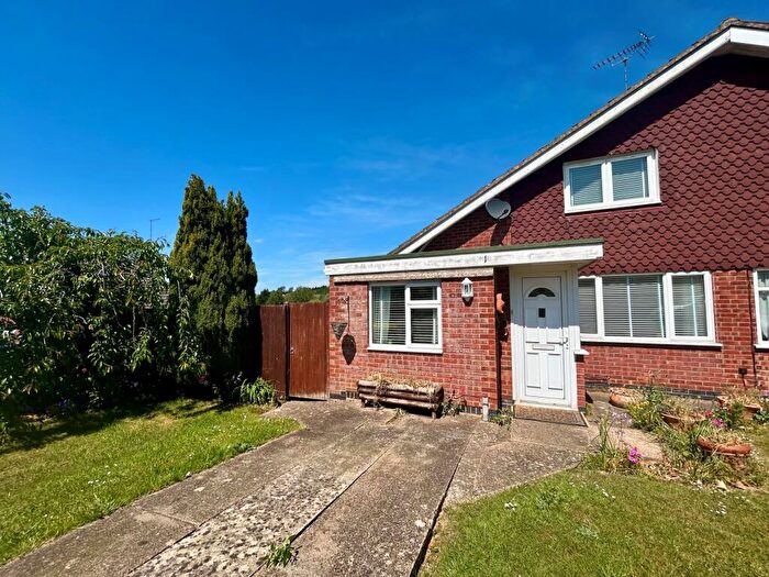 3 Bedroom Semi-Detached House For Sale In St. Marys Way, Weedon, NN7