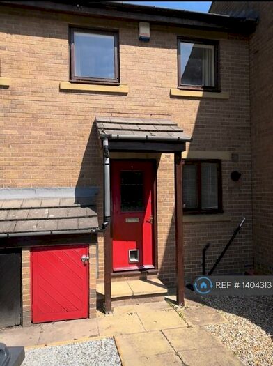 2 Bedroom Terraced House To Rent In Hudson Close, Bradford, BD7