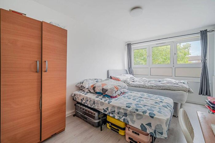 1 Bedroom Flat For Sale In Heylyn Square, Mile End, London, E3