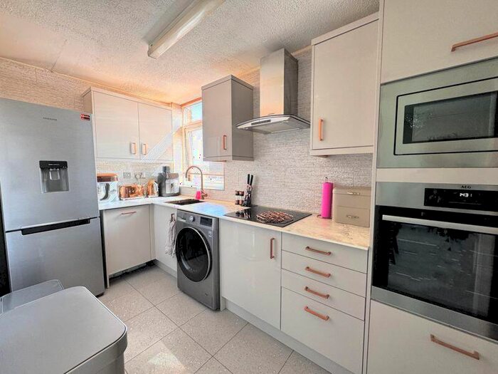 2 Bedroom Apartment For Sale In Spiral Court, Monks Kirby Road, Walmley, B76