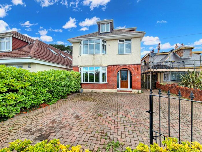 5 Bedroom Detached House To Rent In Sopers Lane, Poole, Dorset, BH17