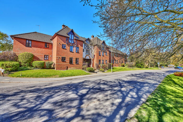 1 Bedroom Apartment To Rent In Station Road, Harpenden, Hertfordshire, AL5