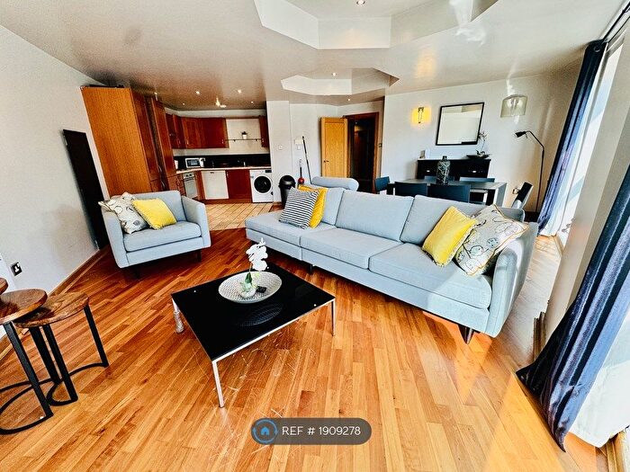 2 Bedroom Flat To Rent In The Bridge Apartments, Leeds, LS10