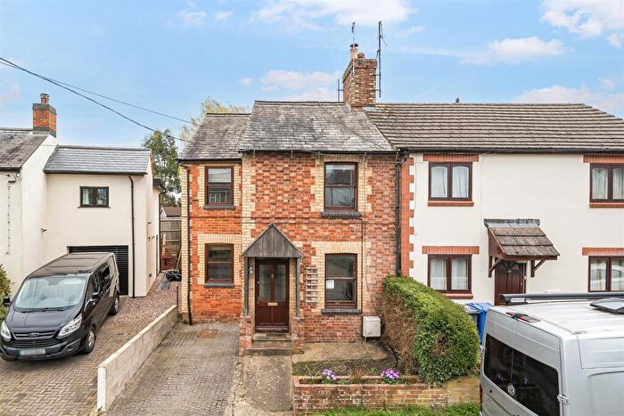 2 Bedroom Cottage For Sale In High Street, Silverstone, NN12